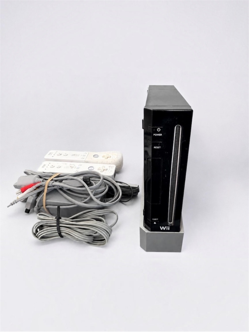 Nintendo Wii Console Bundle in Black with White Remotes and Games